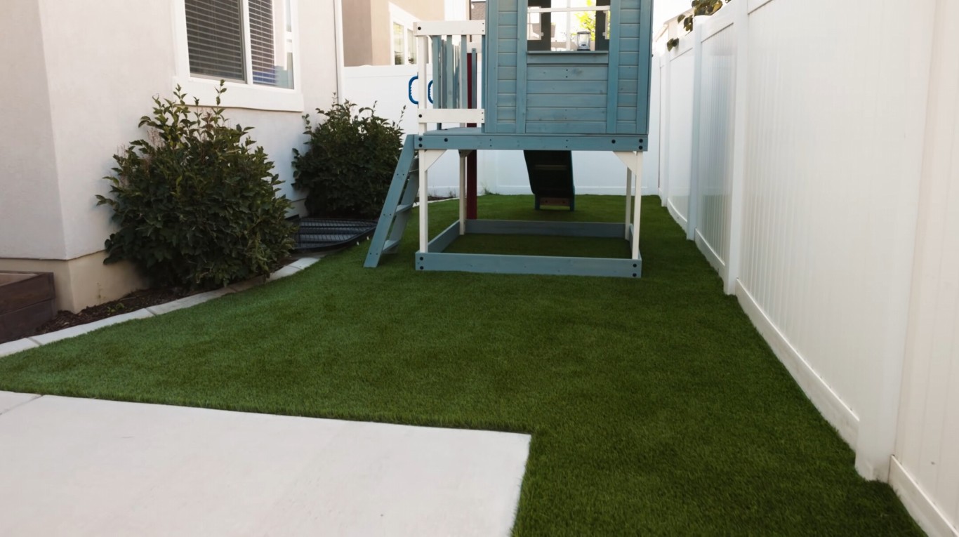 Professional artificial turf installation in Santa Ana, CA showing lush synthetic grass in residential backyard